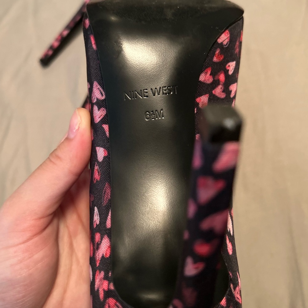 Nine West heart heels - Picture 2 of 3